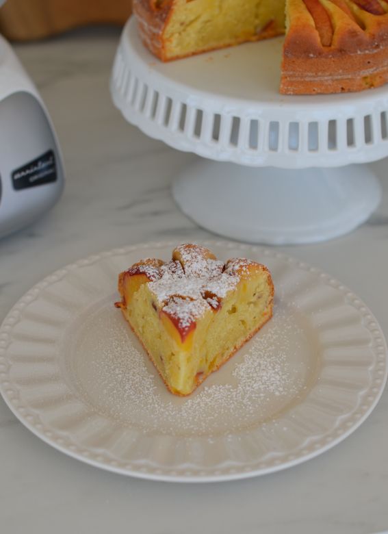 Torta con pesche e yogurt