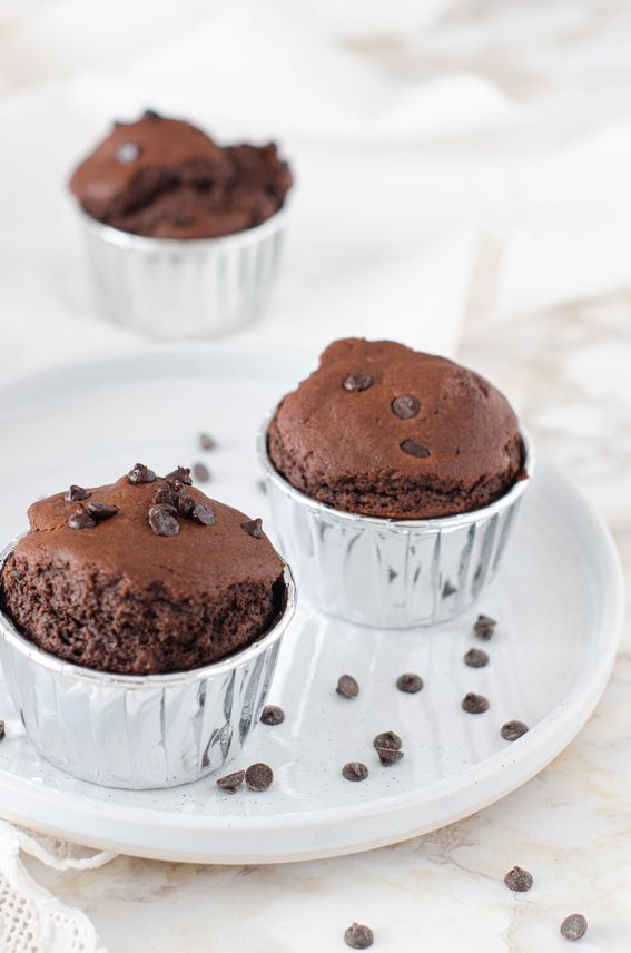 Muffin con cioccolato e gocce di cioccolato