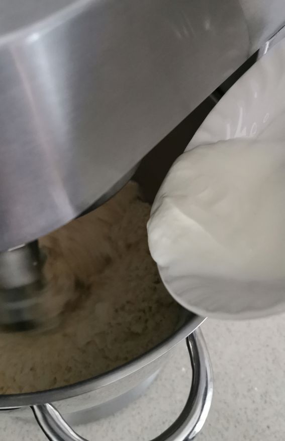 Pan brioche soffice senza burro con yogurt bianco e acqua