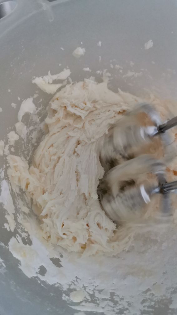 Biscotti di pasta frolla montata alla vaniglia