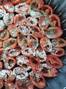 Tatin salata con patate pomodorini e crema di ricotta