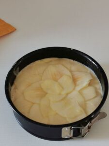 Torta di mele con purea soffice e senza burro