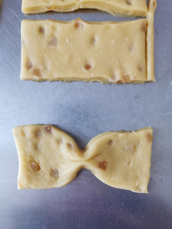 Conchiglie di pasta brioche senza burro con confettura di albicocche