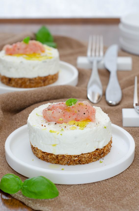 Mini cheesecake salata con tartare di gamberi