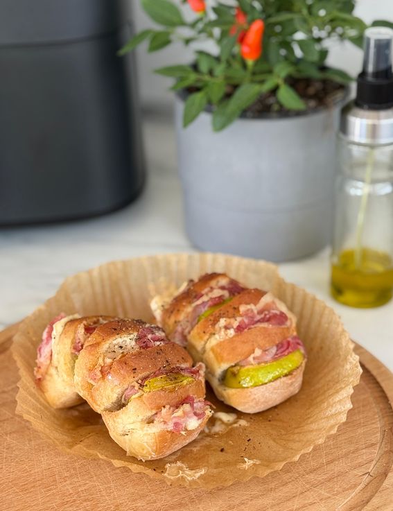 Pane con fichi brie e coppa cotto in friggitrice ad aria